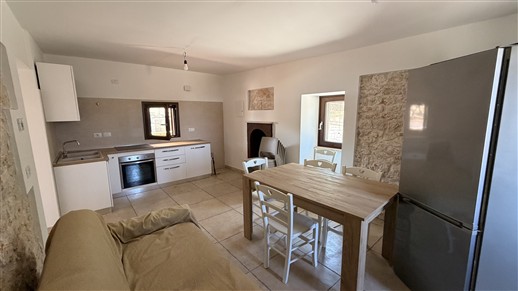 Villa Di 2 Vani, Veranda, Box. Ristrutturata, Ottimo Stato, Fotovoltaico